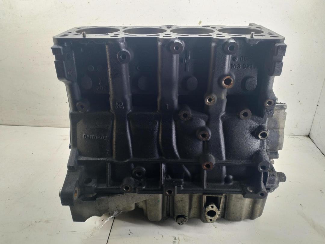 блок цилиндров Volkswagen Passat B6 2006, 2.0 л., бензин, АКПП, 06F103021M