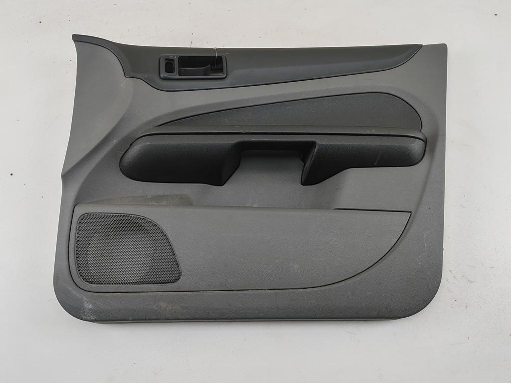 обшивка двери передняя правая Ford Focus II 2009, 1.6 л., дизель, МКПП, белый, универсал, 8M51A23942AC1E07