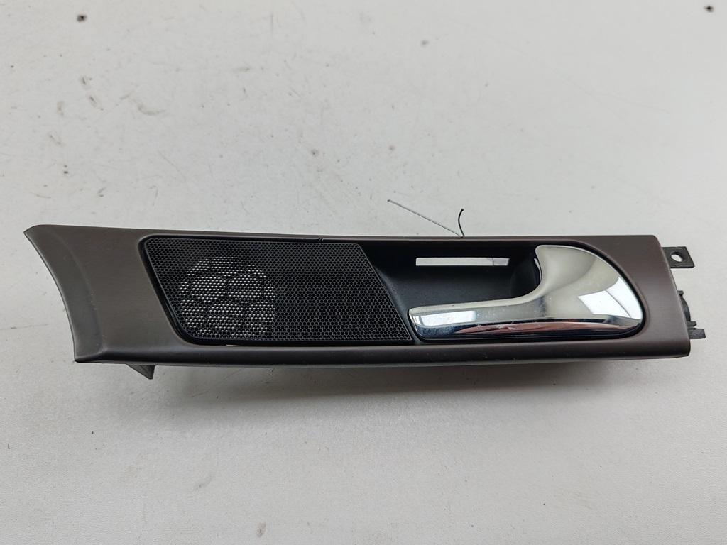 ручка внутренняя передняя правая Audi A6 4B/C5 1998, 2.5 л., дизель, АКПП, чёрный, универсал, 4B0837020 - фото №1