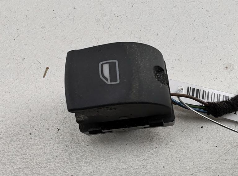 кнопка стеклоподъемника заднего левого Audi A6 C6 2006, 2.7 л., дизель, АКПП, серый, универсал, 4F0959855