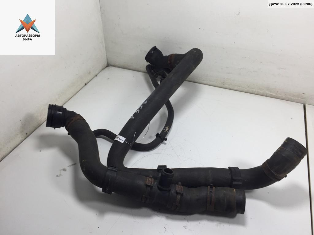 патрубок радиатора Volkswagen Touran 1 поколение 2004, 1.6 л., бензин, 1K0121049 - фото №1