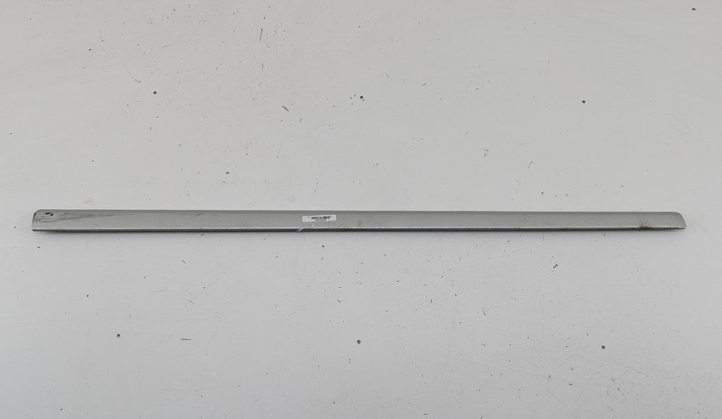молдинг двери передней правой Audi A4 B6 2002, 2.0 л., бензин, МКПП, синий, универсал, 8E0853954