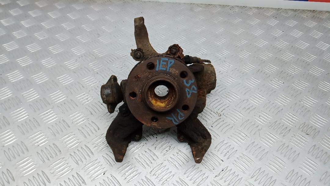 ступица передняя правая Volkswagen Golf 5 поколение 2003, 1.4 л., бензин, МКПП, хетчбэк 5 дв., 1J0407256N, 1J0407613G - фото №1