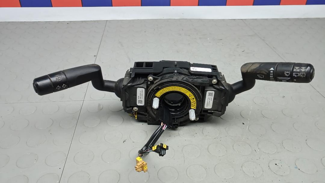 переключатель подрулевой Land Rover Freelander 2 поколение 2006, 2.2 л., D TD4, дизель, МКПП, внедорожник 5 дв., LR017767, LR017768, LR023478 - фото №1