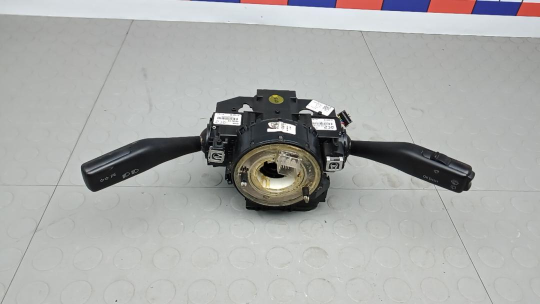 переключатель подрулевой Skoda Octavia 2 поколение (A5) 2006, 1.9 л., D TDI PD, дизель, МКПП, хетчбэк 5 дв., 1K0959653C, 1K0953513E, 1K0953519J, 1K0953549BC - фото №1