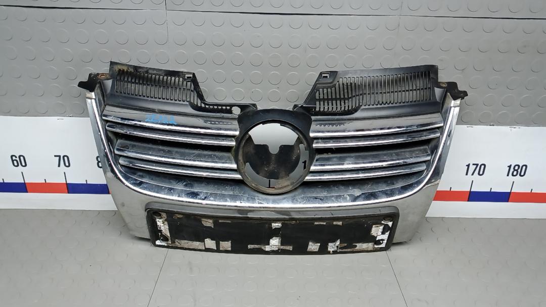 решетка радиатора Volkswagen Golf 5 поколение 2007, 1.9 л., дизель, МКПП, универсал, 1K5853653A, 1K5853761A - фото №1