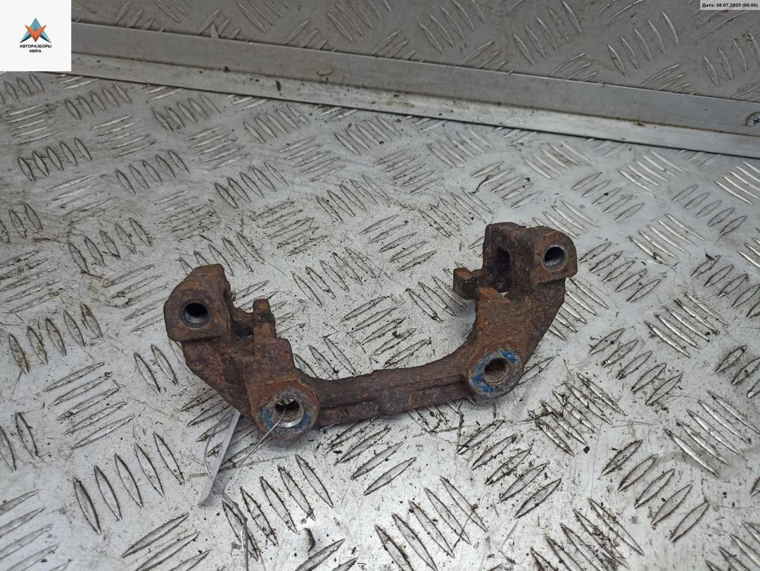 скоба суппорта Opel Signum C 2003, 2.2 л., дизель, МКПП, чёрный, хетчбэк 5 дв. - фото №1