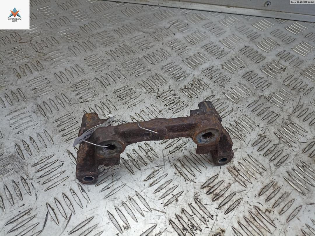 скоба суппорта Opel Signum C 2003, 2.2 л., дизель, МКПП, чёрный, хетчбэк 5 дв. - фото №1