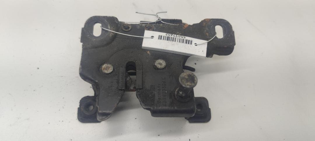 замок капота Audi A6 C5 1997, 2.8 л., бензин, МКПП, серый, седан, 8D0823509C