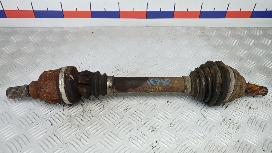 полуось передняя левая (приводной вал, ШРУС) Peugeot 3008 1 поколение 2010, 1.6 л., бензин, АКПП, хетчбэк 5 дв. - фото №1