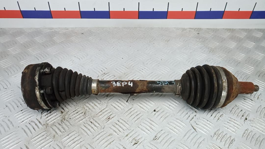 полуось передняя левая (приводной вал, ШРУС) Volkswagen Polo 5 поколение 2010, 1.6 л., дизель, МКПП, хетчбэк 5 дв., 6R0407761A - фото №1