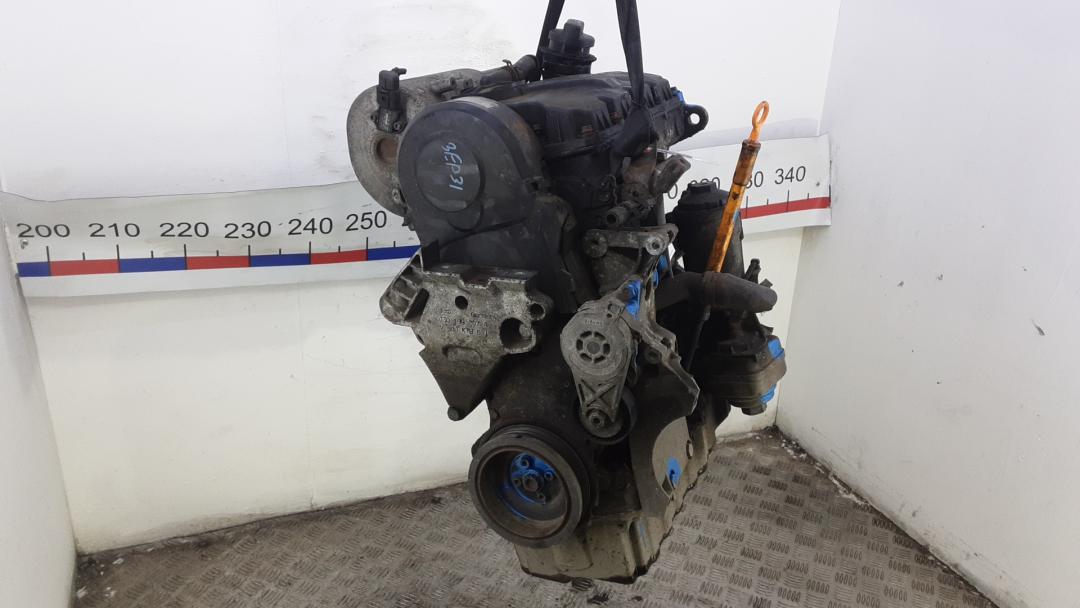 двигатель Volkswagen Caddy 3 поколение 2007, 2.0 л., дизель, МКПП, BDJ, 03G100031P - фото №1