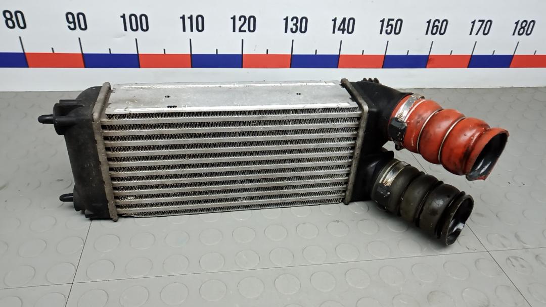 радиатор интеркулера Peugeot 3008 1 поколение 2010, 1.6 л., бензин, АКПП, хетчбэк 5 дв. - фото №1
