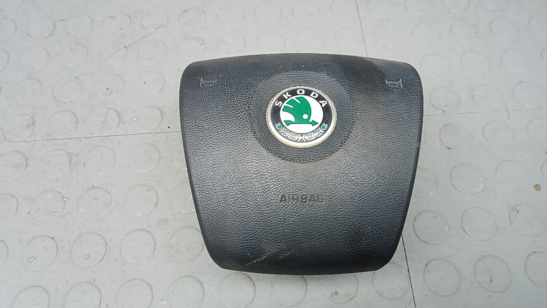 подушка безопасности водителя Skoda Octavia 2 поколение (A5) 2007, 1.9 л., дизель, МКПП, хетчбэк 5 дв., 1Z0880201AM - фото №1