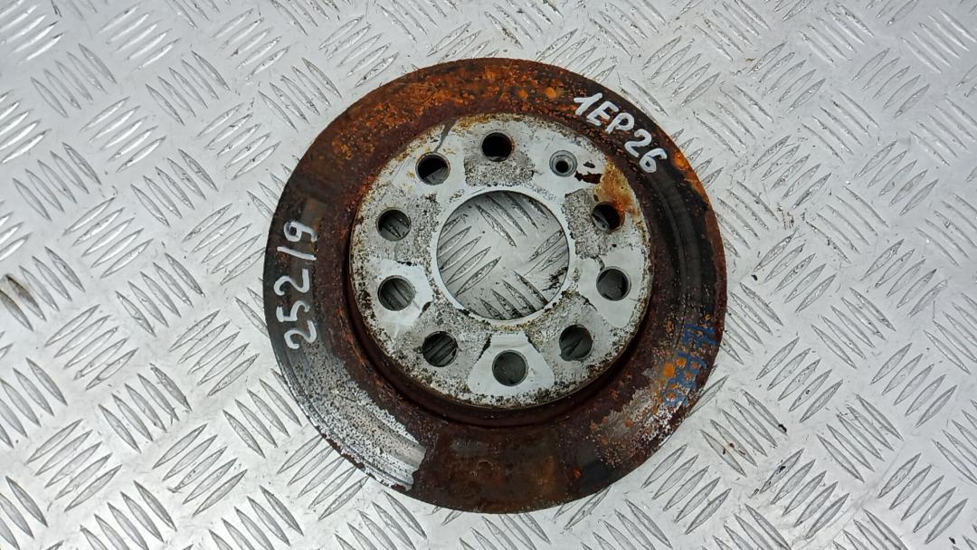 диск тормозной задний Volkswagen Golf 5 поколение 2006, 1.9 л., дизель, МКПП, хетчбэк 5 дв., 1K0615601AB - фото №1