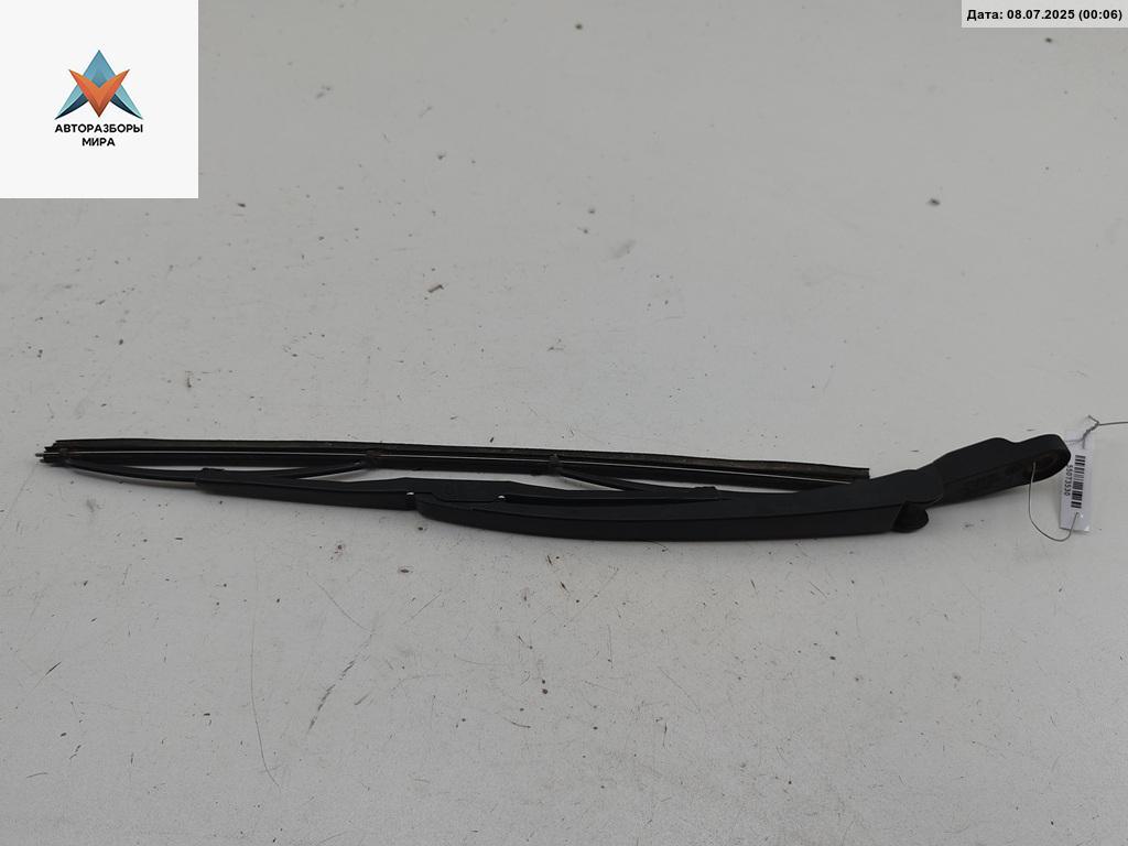 Щеткодержатель (поводок стеклоочистителя) задний Audi A6 4B/C5 1998, 2.5 л., дизель, АКПП, чёрный, универсал, 4B9955407 - фото №1