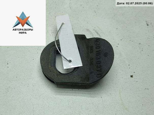 заглушка Volkswagen Golf 5 поколение 2004, 1.4 л., бензин, МКПП, серый, хетчбэк 3 дв., 030103037D - фото №1