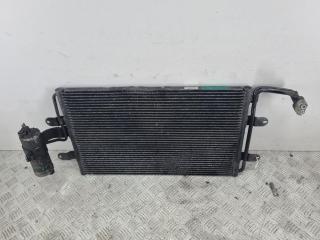 радиатор кондиционера Volkswagen Golf-4 2000, 1.4 л., бензин, МКПП, синий, хетчбэк 5 дв., 1J0820411D