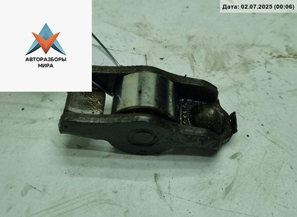 коромысло клапана (рокер) Volkswagen Golf 5 поколение 2004, 1.4 л., бензин, МКПП, серый, хетчбэк 3 дв. - фото №1