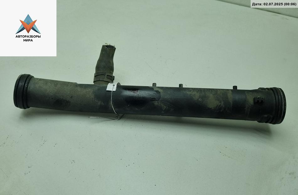 трубка охлаждающей жидкости Volkswagen Golf 5 поколение 2004, 1.4 л., бензин, МКПП, 032121065G - фото №1