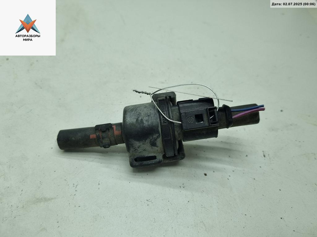 клапан вакуумного управления Volkswagen Golf 5 поколение 2004, 1.4 л., бензин, МКПП, серый, хетчбэк 3 дв., 058122459 - фото №1