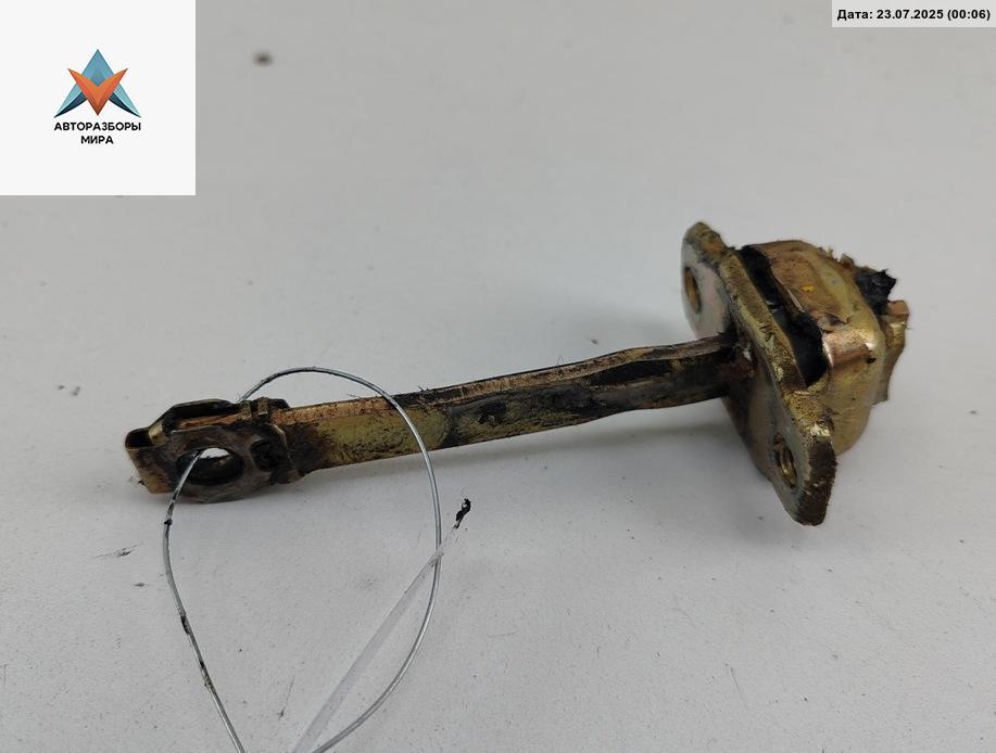 ограничитель открывания двери Volkswagen Passat B4 1996, универсал - фото №1