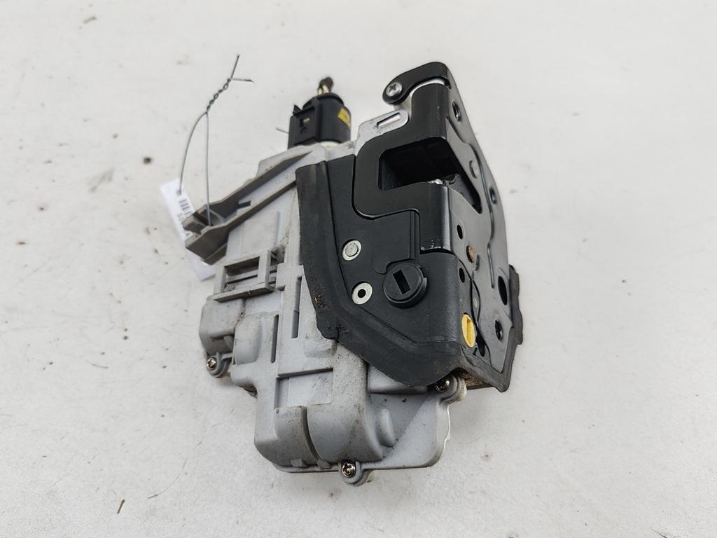 замок двери задней левой Volkswagen Passat B6 2005, 1.6 л., бензин, МКПП, синий, универсал, 2314001