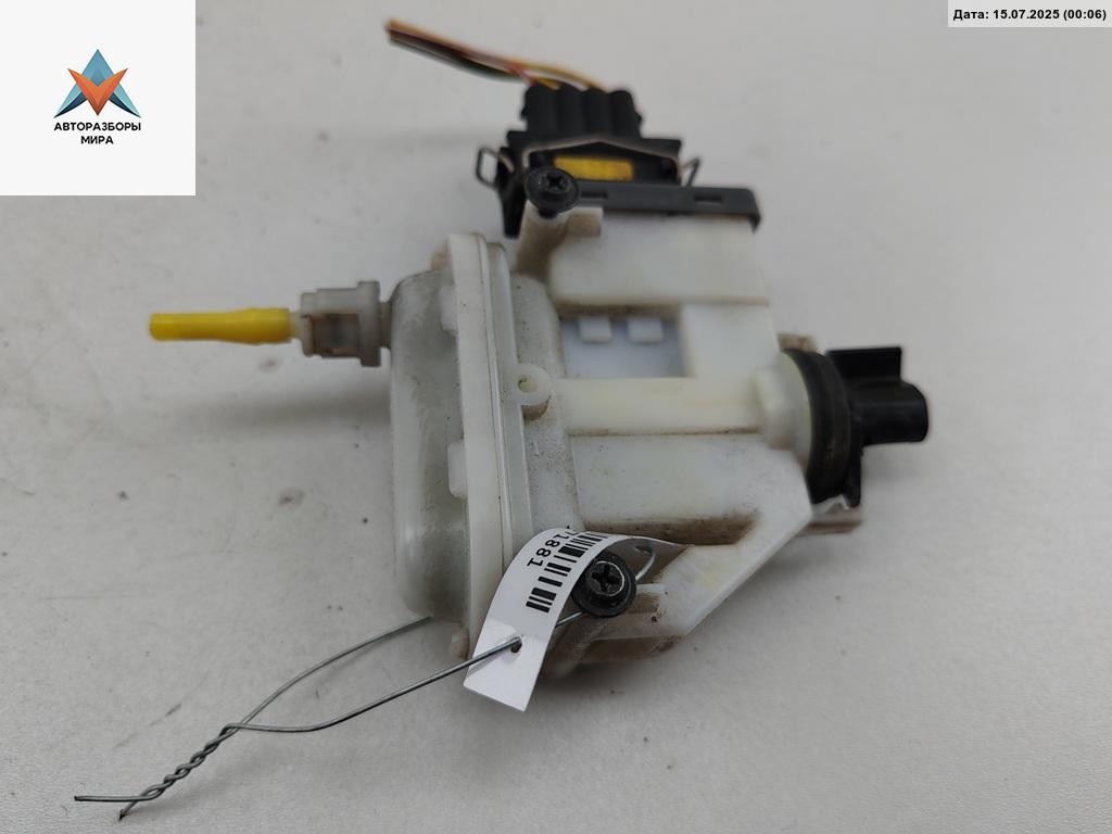 Активатор (привод) замка двери задней левой Volkswagen Passat B4 1996, 2.0 л., бензин, АКПП, серый, универсал, 3A0862153B - фото №1