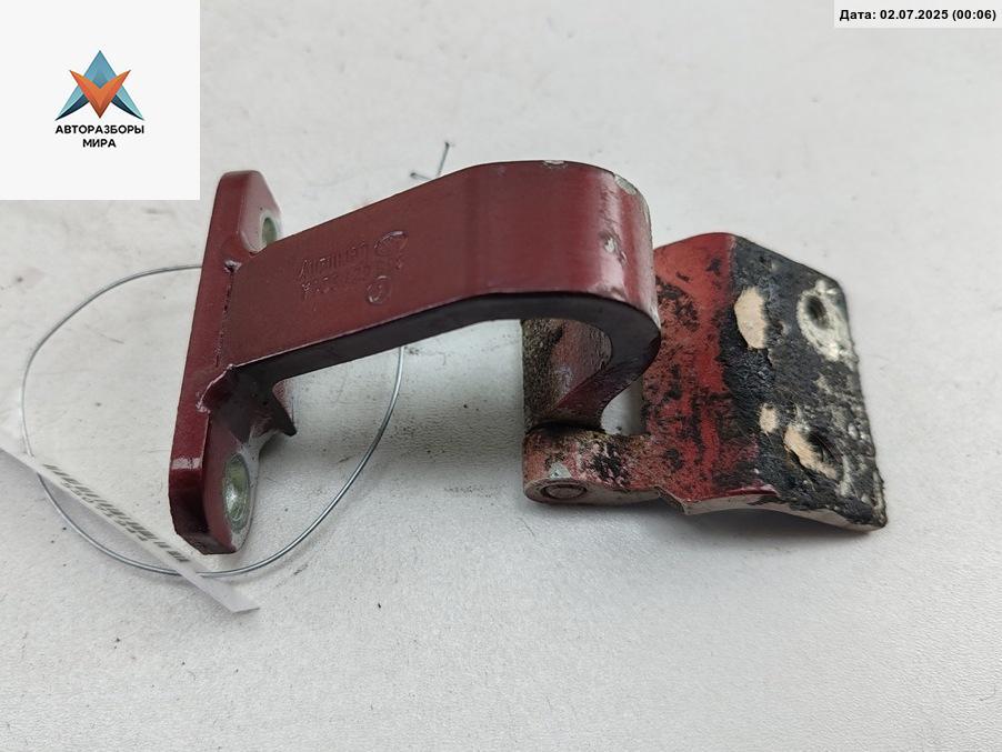 петля крышки багажника Volkswagen Passat B4 1996, красный, универсал, 333827301A - фото №1