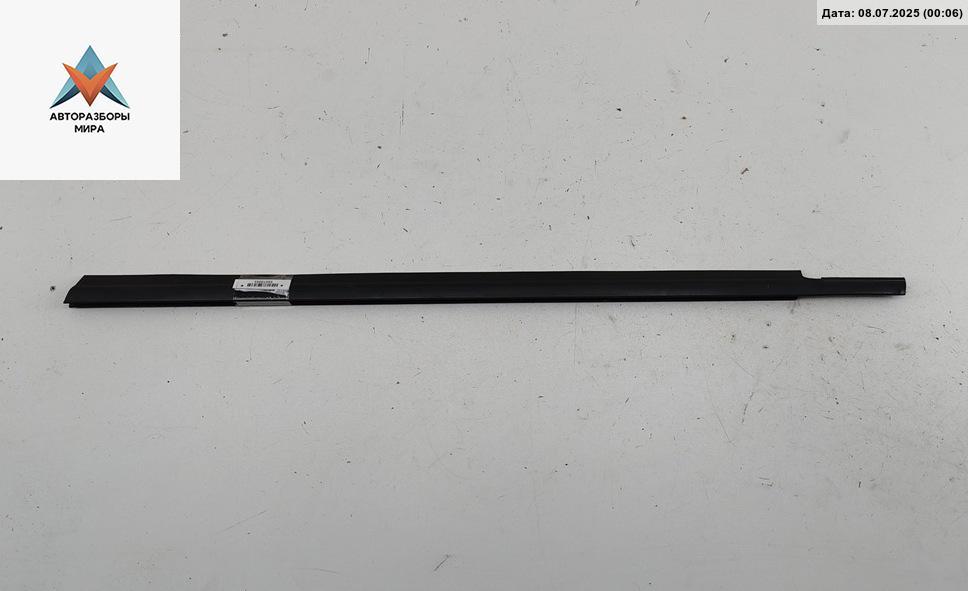 Молдинг стекла двери наружный Peugeot 207 1 поколение 2008, 1.6 л., бензин, МКПП, серый, универсал, 96509058 - фото №1