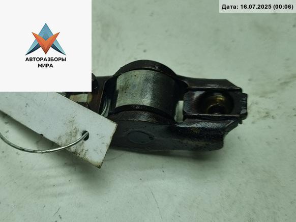 коромысло клапана (рокер) Volkswagen Golf 4 поколение 2000, 1.6 л., бензин, МКПП, синий, хетчбэк 5 дв. - фото №1