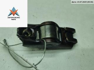 коромысло клапана (рокер) Volkswagen Golf 4 поколение 2000, 1.6 л., бензин, МКПП, синий, хетчбэк 5 дв.