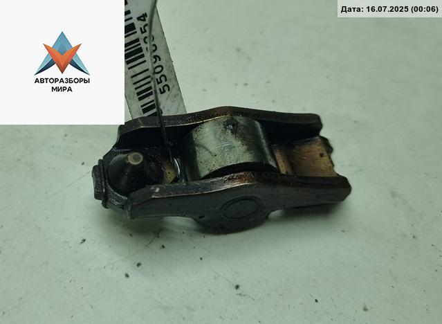 коромысло клапана (рокер) Volkswagen Golf 4 поколение 2000, 1.6 л., бензин, МКПП, синий, хетчбэк 5 дв. - фото №1