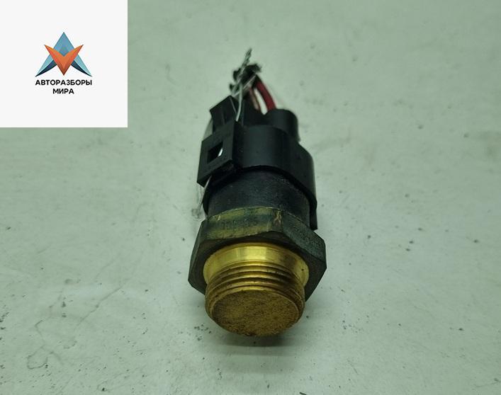 датчик температуры Volkswagen Passat B5 1997, 1.6 л., бензин, МКПП, серый, седан - фото №1