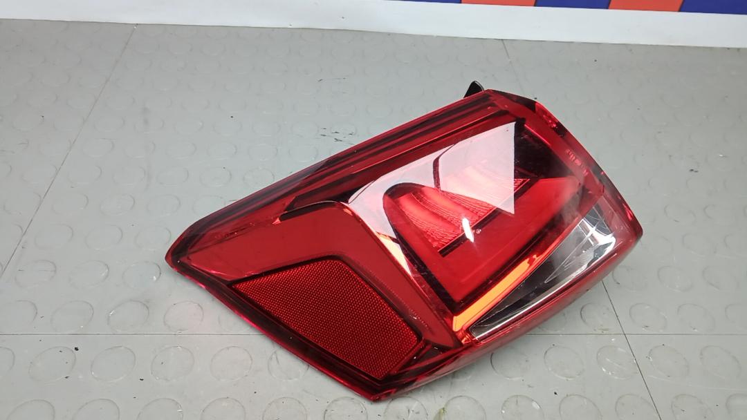 фонарь задний левый SEAT Arona 2024, 1.0 л., бензин, МКПП, внедорожник 5 дв., 6F9945207B - фото №1
