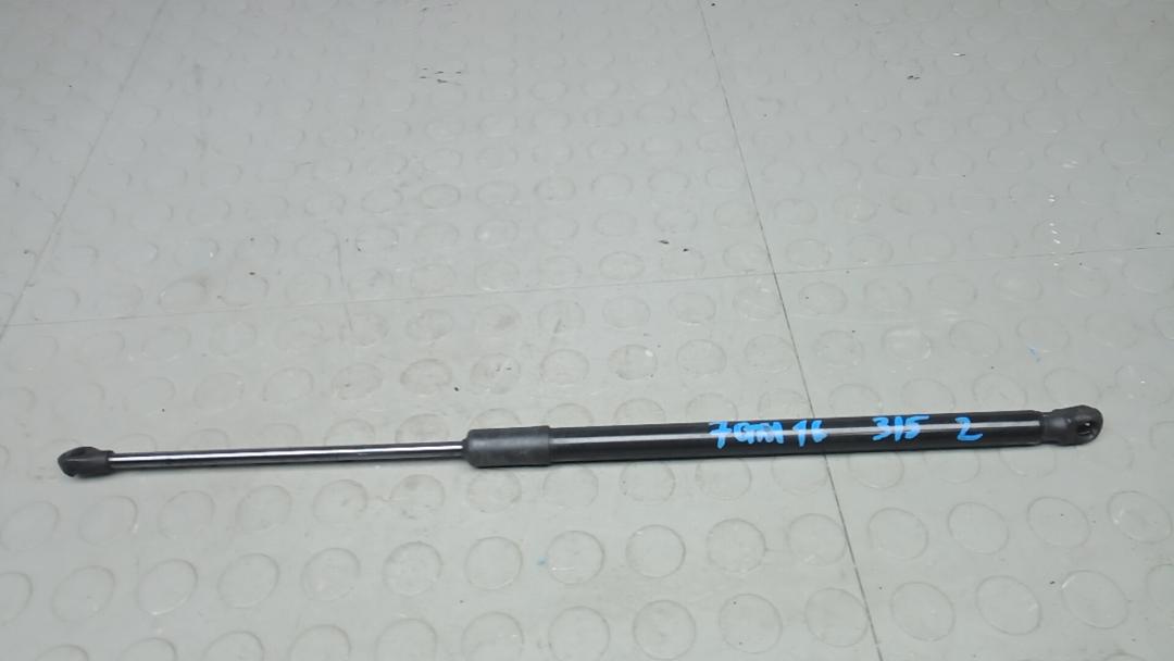 амортизатор крышки багажника (3-5 двери) SEAT Arona 2024, 1.0 л., бензин, МКПП, внедорожник 5 дв., 6F9827550D - фото №1