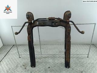 подрамник передний Opel Vectra A 1991, 1.8 л., бензин, МКПП, красный, хетчбэк 5 дв.