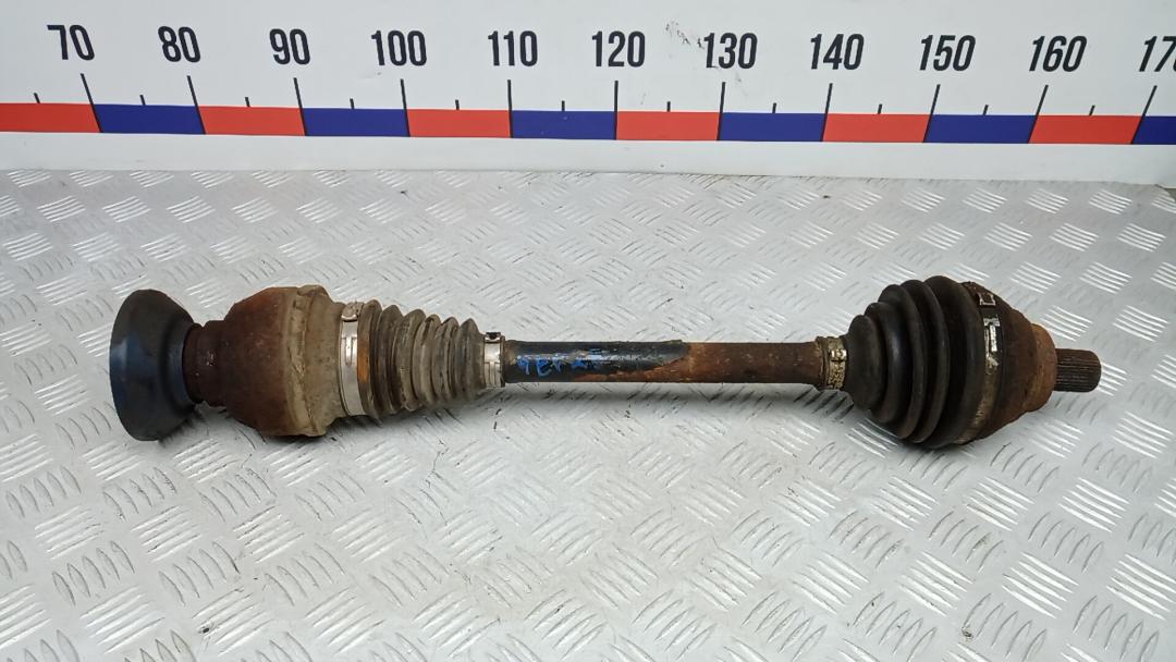 полуось передняя правая (приводной вал, ШРУС) Volkswagen Tiguan 1 поколение 2010, 2.0 л., дизель, МКПП, внедорожник 5 дв., 5N0407764K - фото №1