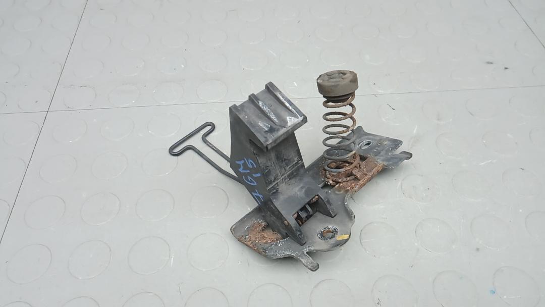 замок капота Volkswagen Passat B6 2008, 2.0 л., дизель, МКПП, седан - фото №1