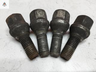 болт колесный Renault Megane 1 поколение [рестайлинг] 2001, 1.6 л., бензин, МКПП, зелёный, седан