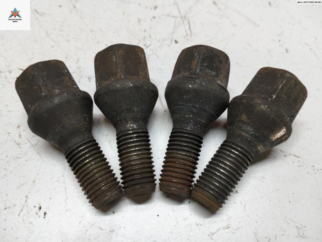 болт колесный Renault Scenic 2 поколение 2004, 1.6 л., бензин, МКПП, чёрный, минивэн - фото №1