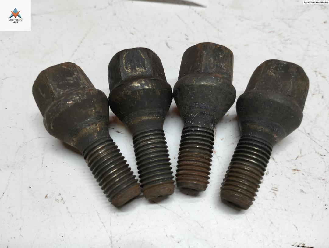 болт колесный Renault Scenic 2 поколение 2004, 1.6 л., бензин, МКПП, чёрный, минивэн - фото №1