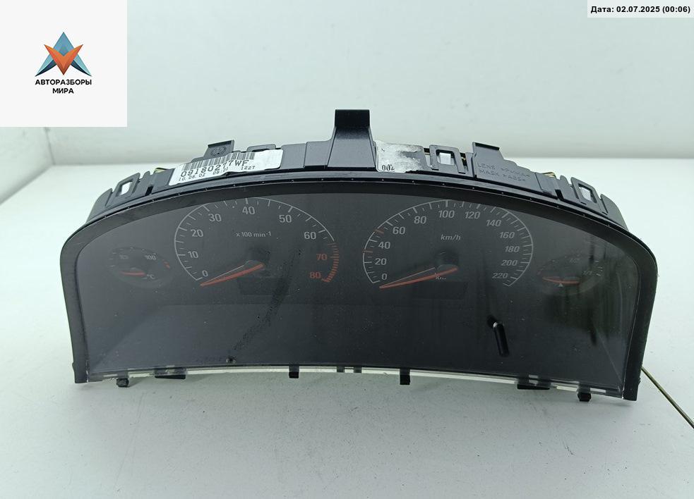 приборная панель Opel Vectra C 2002, 2.2 л., бензин, АКПП, синий, седан, 09180277 - фото №1