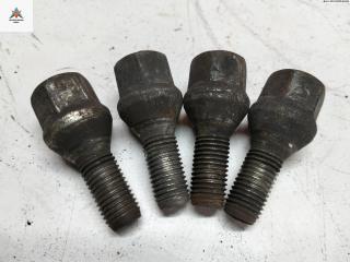 болт колесный Renault Megane 1 поколение [рестайлинг] 2001, 1.6 л., бензин, МКПП, зелёный, седан