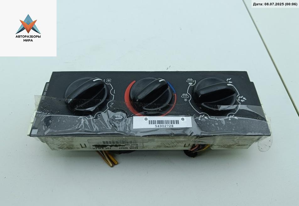 блок управления печки / климат-контроля Nissan Interstar 1 поколение 2008, 2.5 л., дизель, МКПП, белый, микроавтобус, 92537 - фото №1