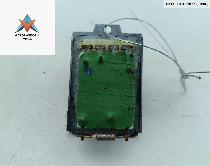 сопротивление печки Volkswagen Passat B4 1996, 1.8 л., бензин, МКПП, синий, универсал, 701959763A - фото №1