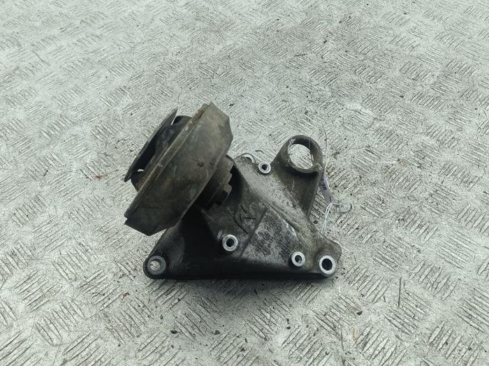 кронштейн КПП Volkswagen Passat B5+ (GP) 2004, 1.9 л., дизель, МКПП, синий, универсал, 8D0399114S