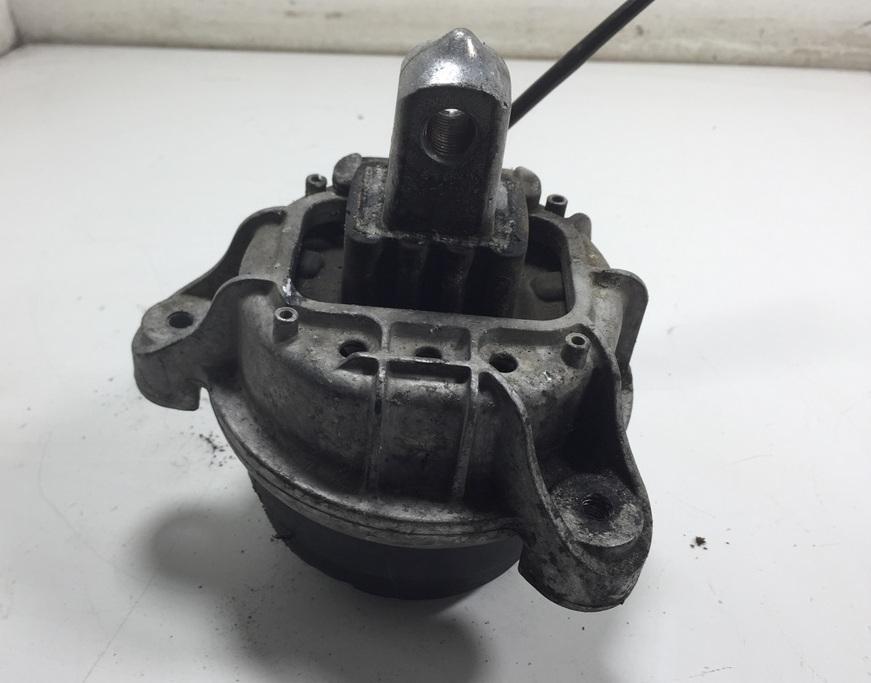 подушка крепления двигателя BMW 5 серия F07/F10/F11 2011, 2.0 л., дизель, МКПП, чёрный, универсал, 6780263 - фото №1