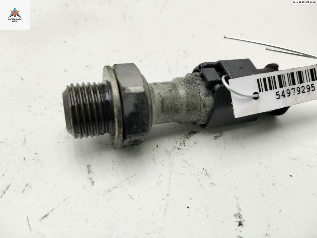 датчик давления масла Peugeot 308 T7 2009, 1.6 л., бензин, МКПП, белый, хетчбэк 5 дв. - фото №1