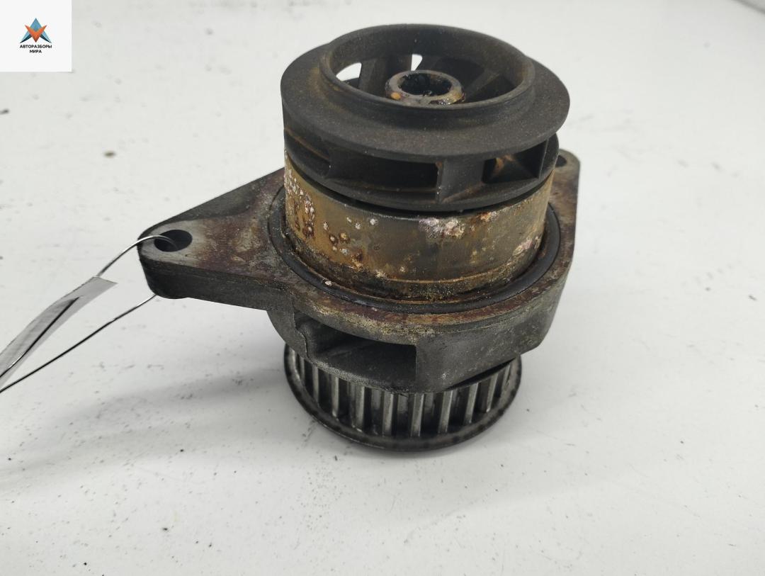 насос антифриза дополнительный Volkswagen Golf 3 поколение 1996, 1.6 л., бензин, МКПП, красный, хетчбэк 5 дв., 030121019B - фото №1